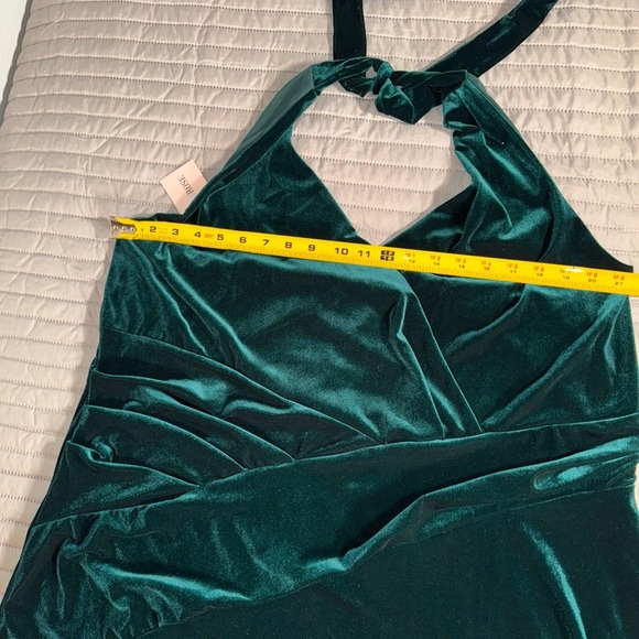 NWT Jaded Rose women’s Elegant Green Velvet Halter Dress plus size 26 - Picture 2 of 12